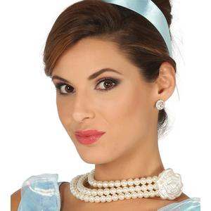 Pearl necklace with flower